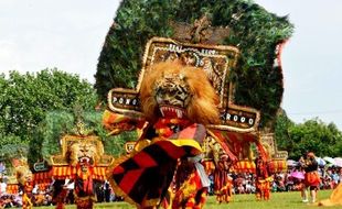 REOG PONOROGO : 20 Penari Bujang Ganong Berkompetisi Ukir Prestasi