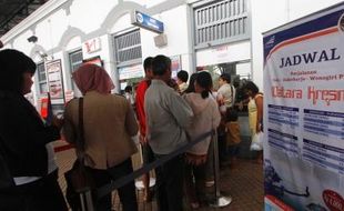 FOTO RAILBUS BATARA KRESNA : Begini Antrean Mendapatkan Tiket Gratis