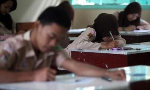 UJIAN NASIONAL KESETARAAN : 41 Santri di Tembarak Ikuti Ujian Paket B