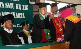 FOTO UNIVERSITAS SAHID SURAKARTA : USS Lepas 139 Wisudawan