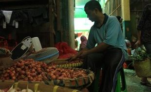 LEBARAN 2015 : Masih Ada yang Berjualan di Pasar Kota Sragen