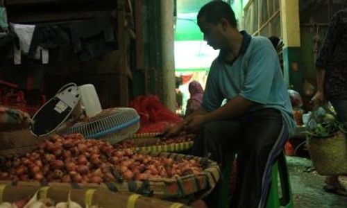 LEBARAN 2015 : Masih Ada yang Berjualan di Pasar Kota Sragen