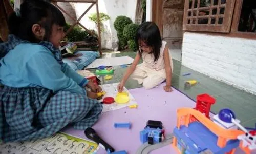 Main Dokter-Dokteran Bermanfaat Besar Bagi Anak