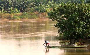 Hendak Selfie, ABG Bojonegoro Jatuh ke Sungai Bengawan Solo