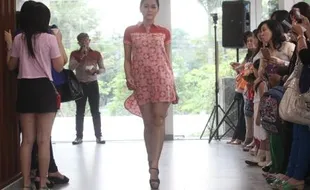 FASHION SHOW : Begini Kreasi Batik Buat Gaya Anak Muda Masa Kini