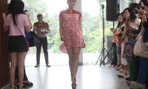 FASHION SHOW : Begini Kreasi Batik Buat Gaya Anak Muda Masa Kini