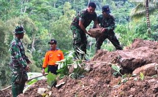 LONGSOR TRENGGALEK : 2 Rumah di Trenggalek Diterjang Tanah Longsor