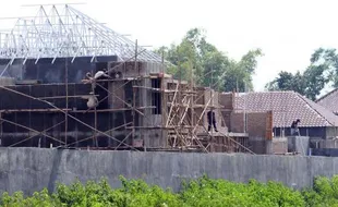 PENGEMBANG PERUMAHAN : Warga Perumahan di Pasuruan Ini Labrak Kantor Pengembang Perumahan. Inilah penyebabnya