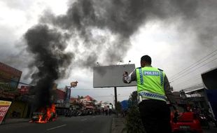 KEBAKARAN SUKOHARJO : Mau Masuk Bengkel, Nissan Serena Terbakar di Jalan Solo-Kartasura