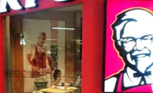 KENTUCKY FRIED CHICKEN Buka Gerai di Palur Plaza