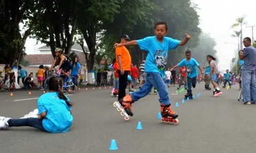 Tak Punya Sirkuit, Atlet Sepatu Roda Latihan di Bantaran Kali Madiun