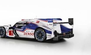 MOBIL KONSEP : Toyota TS040 Hybrid, Senjata Si Raksasa di WEC 2015