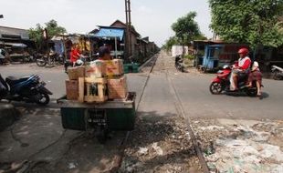 LALU LINTAS SOLO : Warga Keberatan Perlintasan Sebidang Liar Ditutup