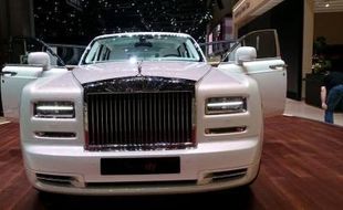 GENEVA MOTOR SHOW : Begini Wajah Mobil “Hantu” Serenity Mewah Rolls Royce