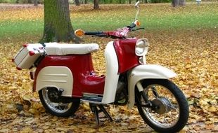 SEPEDA MOTOR BARU : Skuter Retro Simson Schwalbe Bangun dari Tidur Panjang