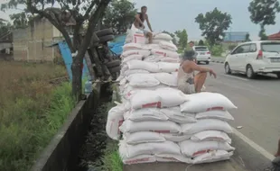 KECELAKAAN KLATEN : Truk Guling di Ceper Sejak Minggu Belum Dievakuasi