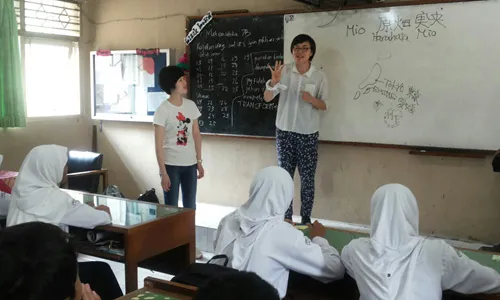 Bule Jepang Mengajar di SMPN 1 Wates