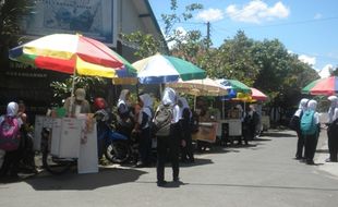 MAKANAN BERBAHAYA KARANGANYAR : Waspada, Jajanan Mengandung Rhodamin B Masih Beredar