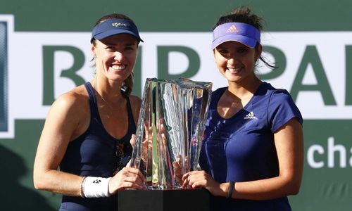 BNP PARIBAS 2015 : Hingis/Mirza Rebut Gelar Pertama