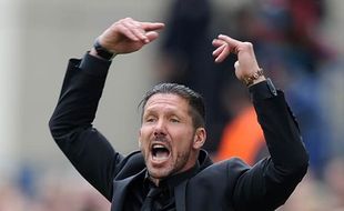 KONTRAK PELATIH : Simeone Bertahan di Atletico Hingga 2020