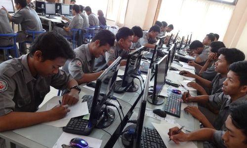 UN 2015 : Bupati Sleman Usul Tahun Depan Semua Sekolah Gelar UN CBT