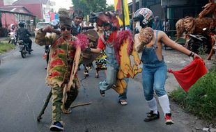 FOTO PAWAI JOGJA : Sehari Boleh Gila