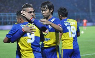 PSSI DIBEKUKAN : Dilarang Ikut ISL, Arema Cronus Main di Liga Singapura?