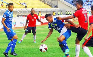 QNB LEAGUE 2015 : Bantai PBR 3-0, Persib Bandung Pimpin Klasemen