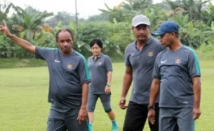 TIMNAS INDONESIA WANITA : Pelatih Sabar dan Teliti Melatih Srikandi Indonesia