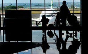 GUNUNG RAUNG MELETUS : Bandara Ngurah Rai Dibuka Lagi Pukul 16.00 Wita