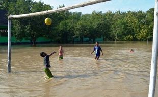 BANJIR NGAWI : 7 Alat Deteksi Dini Banjir Rusak