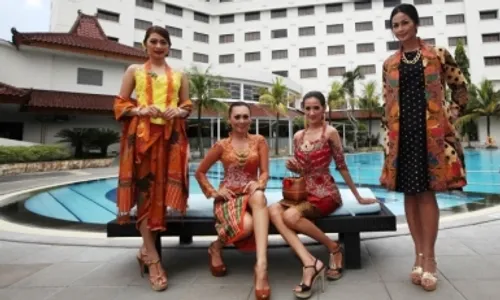 FOTO FASHION AND LUNCHEON : 4 Designer Solo Pamer Karya