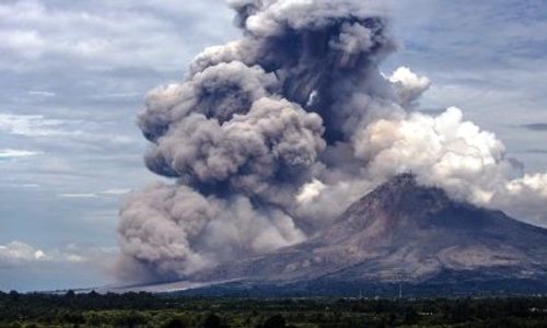 GUNUNG SINABUNG MELETUS : Kubah Sinabung Terus Membesar, PVMBG Ingatkan Warga Waspada