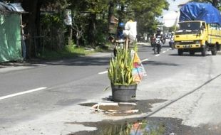 FOTO JALAN RUSAK SUKOHARJO : Begini Sukoharjo Amanan Jalan Rusak