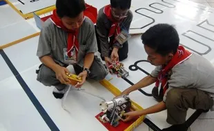 FOTO JAVA ROBOT CONTEST : Serunya Kompetisi Robotika di PENS