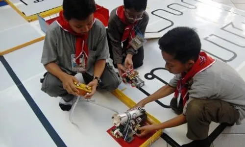 FOTO JAVA ROBOT CONTEST : Serunya Kompetisi Robotika di PENS