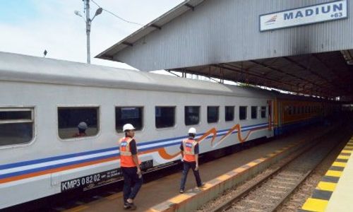 FOTO LEBARAN 2015 : 5 KA Ekstra Disiapkan di Madiun