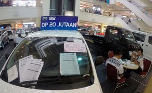 FOTO PAMERAN MOBIL : Mudahnya Beli Mobil di SGM Solo