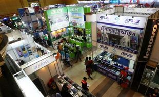 FOTO SOLO COMPUTER BAZAAR 2015 : Pameran Komputer dan Smartphone Dibuka