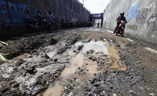 FOTO UNDERPASS MAKAMHAJI : Lima Sumber Air Rusakkan Underpass