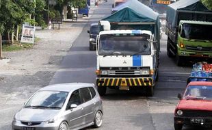 LALU LINTAS SOLO : Jl. Prof. Soeharso Searah, Kampung Padat