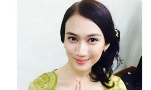 HARI KARTINI : Wah, Anggunnya Melody JKT48 Pakai Kebaya