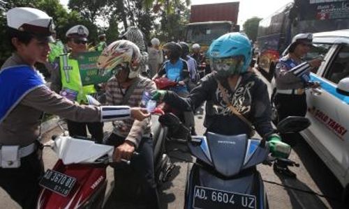 OPERASI SIMPATIK SEMERU : Puluhan Pengendara Terbukti Tak Bawa SIM, Tapi Tidak Ditilang. Kenapa?