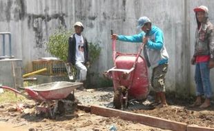 PENATAAN PASAR DI SUKOHARJO : Pedagang Pasar Grogol Keluhkan Sempitnya Pasar Darurat 