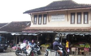 RELOKASI PASAR : Pedagang Pasar Kacangan Boyolali Tuntut Pembangunan Jalan dan Terminal