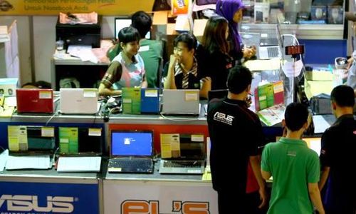 SOLO COMPUTER BAZAAR 2015 : Smartphone Low End Paling Diburu