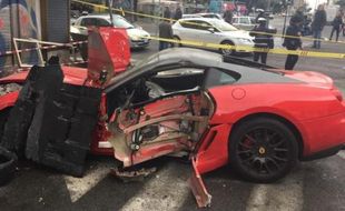 KISAH TRAGIS : Petugas Parkir Hancurkan Mobil Ferrari Tamunya 