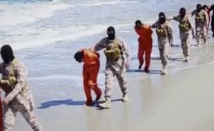 TEROR ISIS : Pasukan Suriah Vs ISIS, Puluhan Orang Tewas