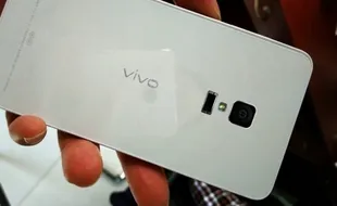 SMARTPHONE TERBARU : Vivo Xplay 5S Dibangun dengan Bahan Logam