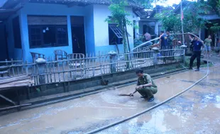 BANJIR SRAGEN : 500 Rumah di Sragen Terendam Air 4 Meter